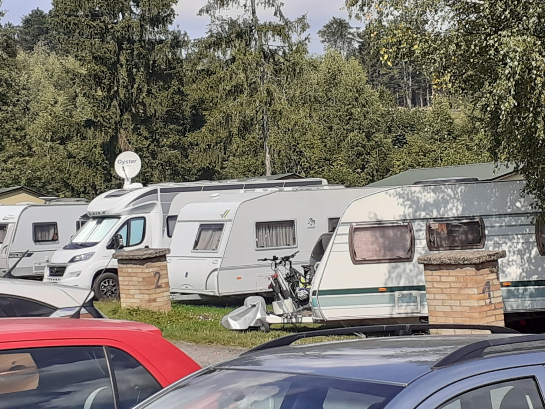 Karavanová plocha v kempu